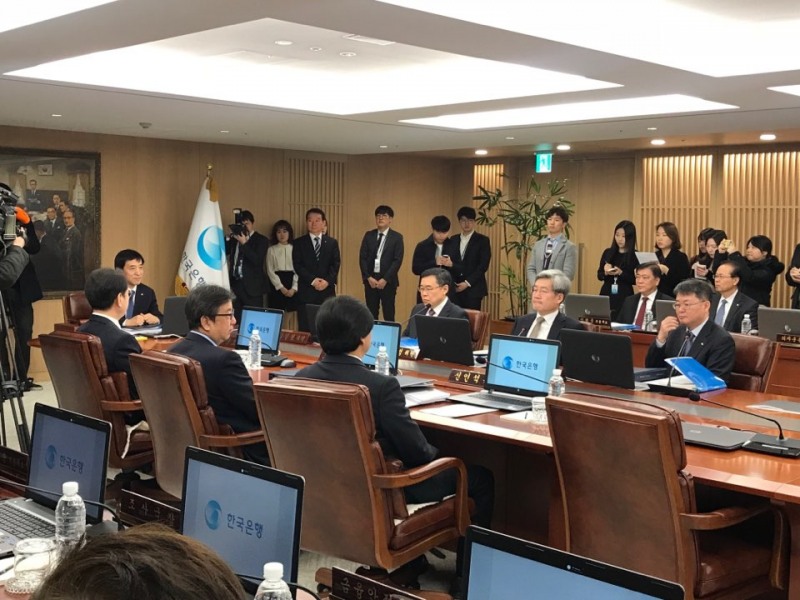 △한국은행 금융통화위원회 본회의 전 모습