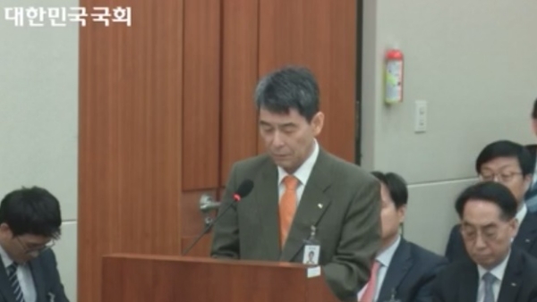 27일 열린 국회 정무위원회에서 발언하고 있는 이동걸 산업은행 회장. 사진=국히의사중계시스템 캡쳐.