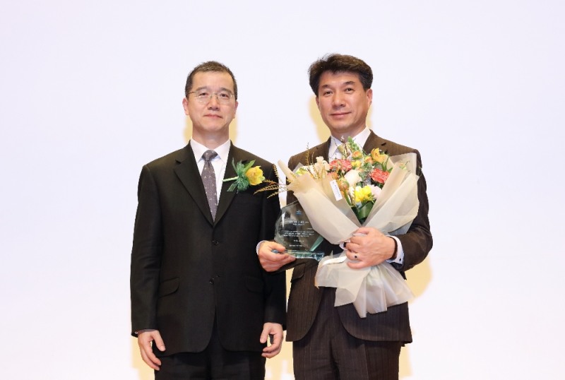 △(좌)이상제 금융감독원 금융소비자보호처장, (우)성채현 KB국민은행 소비자브랜드전략그룹 대표/ 사진제공=국민은행