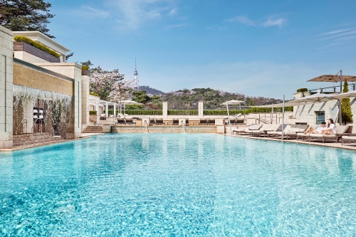 서울신라호텔 야외수영장 어번 아일랜드. 호텔신라 제공