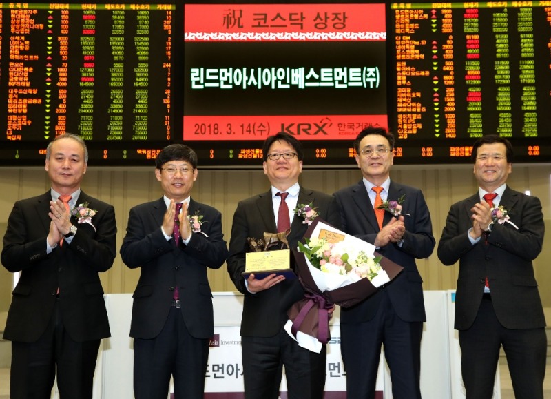 (왼쪽부터) 최규준 한국IR협의회 부회장, 정운수 한국거래소 코스닥시장본부장 직무대행, 김진하 린드먼아시아인베스트먼트(주) 대표이사, 이현 키움증권 사장, 김재철 코스닥협회 회장