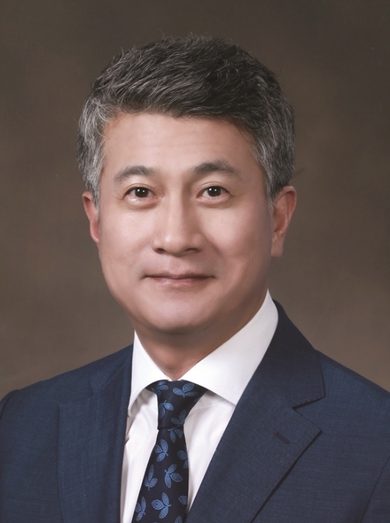 장 세 욱 부회장 - 경력•동국제강 부사장 (2007~2010)•유니온스틸 대표이사 사장 (2010~2014)•국립발레단 후원회 회장 (2011~2013)•동국제강 대표이사 부회장 (2015.01~)학력•육군사관학교 학사•서던캘리포니아대학교 경영대학원 경영학 석사.