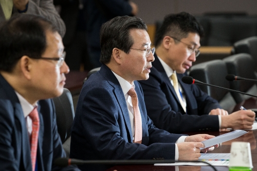김용범 금융위 부위원장이 19일 서울 종로구 금융위원회에서 주주총회 비상대응반 회의를 열고 모두발언을 하고 있다. / 사진= 금융위원회