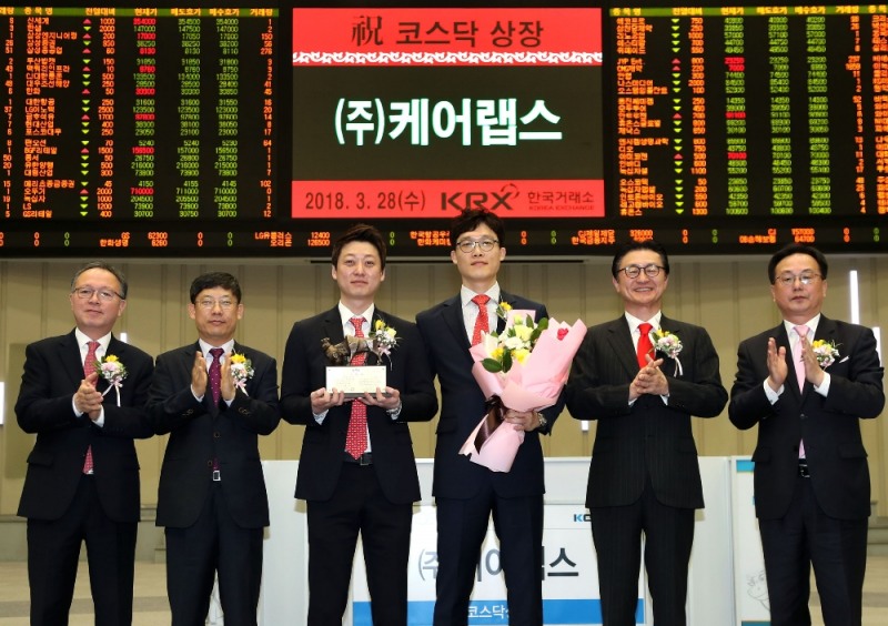 (왼쪽부터) 김영균 한국IR협의회 사무국장, 정운수 한국거래소 코스닥시장본부장, 김동수 케어랩스 대표이사, 이창호 케어랩스 대표이사, 유상호 한국투자증권 대표이사, 송윤진 코스닥협회 부회장