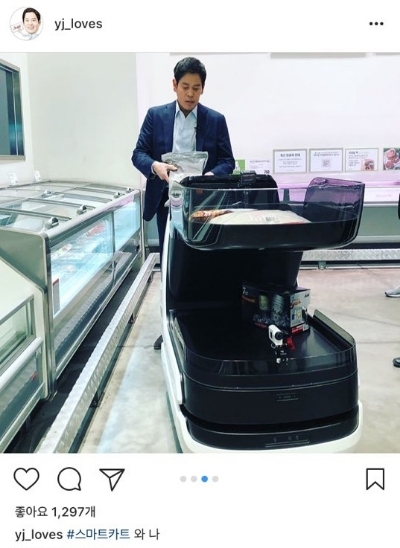 스마트카트 일라이(eli)를 시범 운행 중인 정용진 신세계그룹 부회장. 정용진 부회장 SNS 캡처