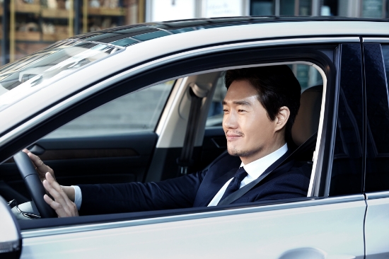 폭스바겐코리아 신형 파사트 GT 모델에 발탁된 배우 유지태. 사진=폭스바겐코리아.