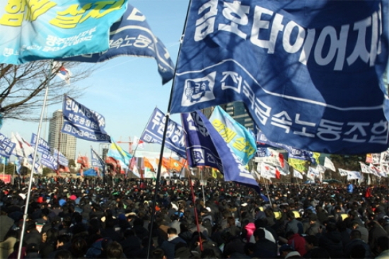 30일 금호타이어 노조가 중국 타이어업체인 더블스타의 경영정상화 및 매각 등에 대한 합의를 했다.