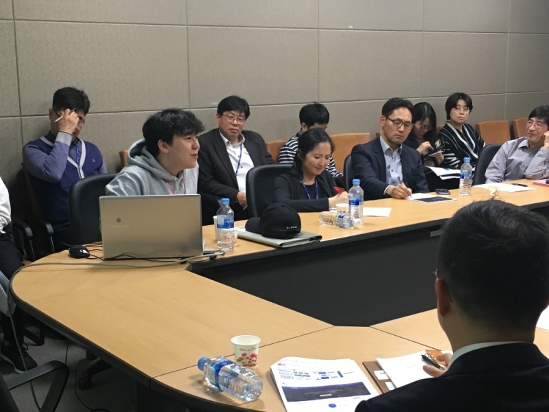 김종환 블로코 대표가 4일 오후 국회입법조사처에서 ‘블록체인이란 무엇인가’를 주제로 열린 세미나에서 발언을 하고 있다.