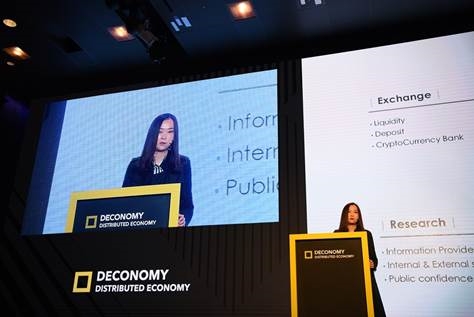 이정아 빗썸 부사장이 4일 서울 워커힐 호텔에서 열린 '제1회 분산경제포럼 2018(DECONOMY 2018)'에서 기조연설을 하고 있다.