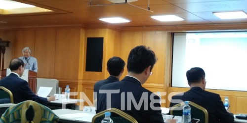 한국금융학회가 5일 서울 명동 은행회관에서 '금융회사 기업지배구조'를 주제로 개최한 춘계 정책심포지엄에서 고동원 성균관대 교수가 발언하고 있다.