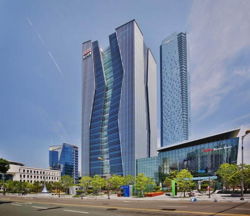 △BNK금융지주 사옥 전경