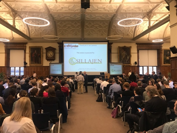 11일(현지시간) 영국 옥스퍼드에서 열린 ‘국제항암바이러스학회 2018’에서 신라젠이 펙사벡 임상 결과를 발표하고 있는 모습. 신라젠 제공