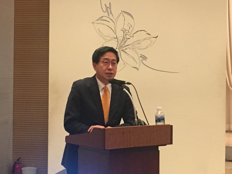 전하진 한국블록체인협회 자율규제위원장이 17일 서울 여의도 중소기업중앙회에서 열린 '암호화폐 거래소 자율규제 심사계획 발표' 기자간담회에서 인사말씀을 하고 있다.