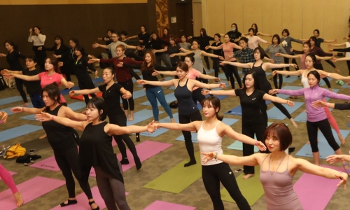 롯데백화점 영등포점 문화홀 요가수업. 롯데백화점 제공