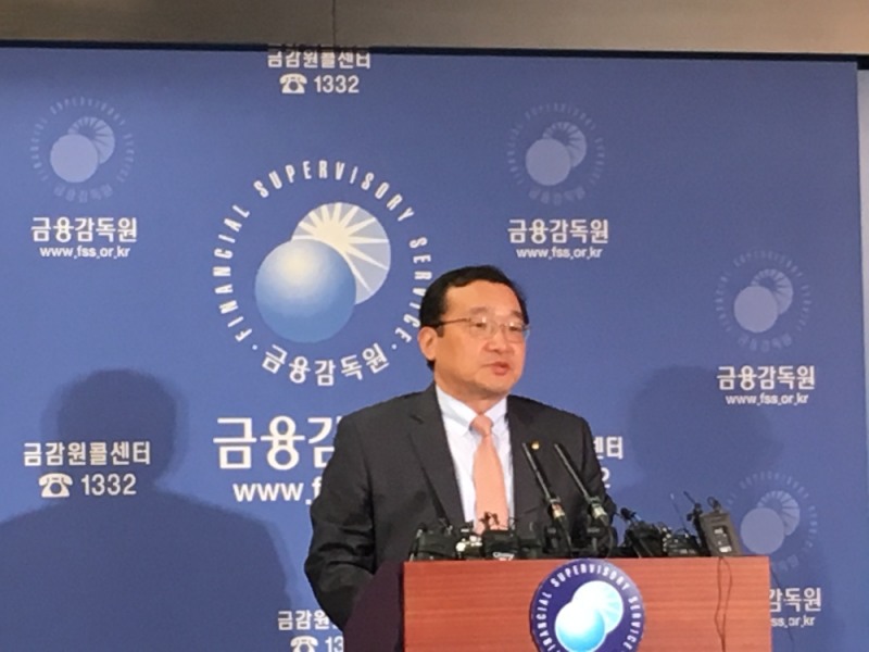 원승연 금융감독원 부사장이 8일 '삼성증권 배당사고에 대한 검사결과'를 발표하고 있다.