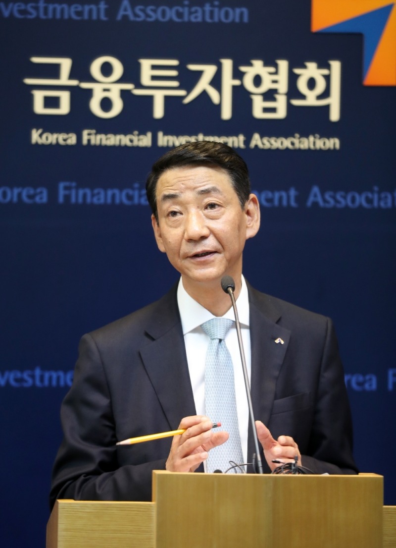 권용원 금융투자협회장이 10일 여의도 금투센터에서 열린 '취임 100일 기념 기자간담회'에서 소회를 밝히고 있다./사진=금융투자협회