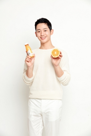 주스 브랜드 '따옴' 모델로 발탁된 배우 정해인. 빙그레 제공