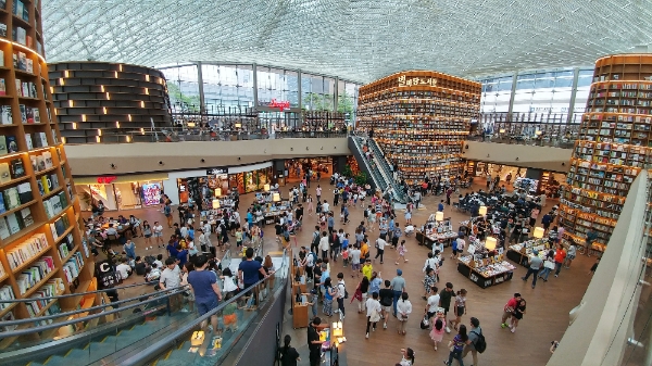 코엑스 별마당 도서관. 신세계 제공