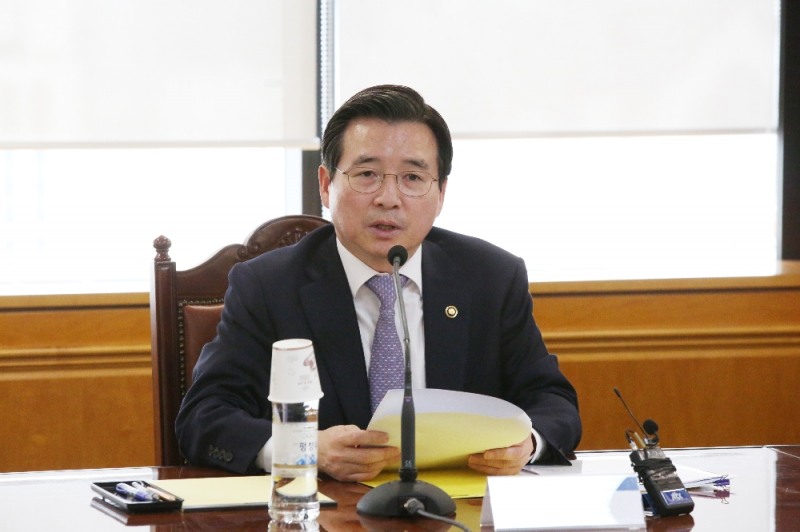 김용범 금융위원회 부위원장이 25일 서울 중구 은행연합회에서 개최된 가계부채 관리 점검 회의에서 모두발언을 하고 있다. / 사진= 금융위원회