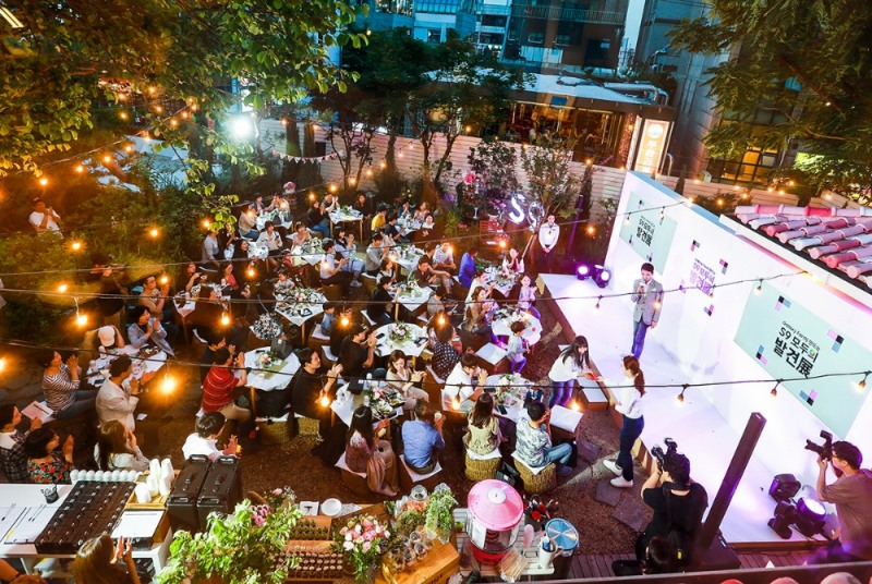 △서울 서교동 갤럭시 팬 하우스에서 가든파티 형식으로 진행된 ‘갤럭시 팬과 함께 하는 S9 모두의 발견전’ 시상식 모습