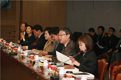 국회 4차산업혁명특별위원회 연구용역 중간보고(2018.04) / 사진출처= 김성식 의원(국회 4차특위 위원장) 홈페이지