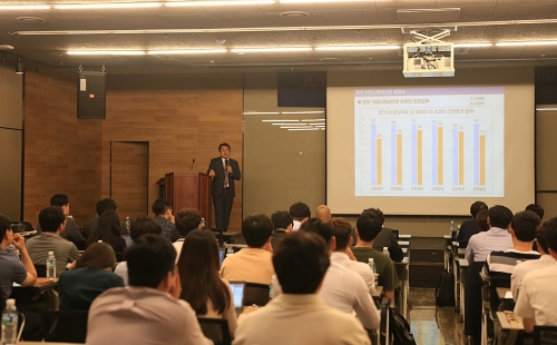 지난 7일 서울 이랜드 가산사옥 문화홀에서 '2018 이랜드리테일 성과공유 아카데미'가 개최되고 있다. 이랜드 제공