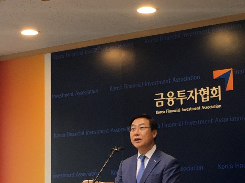 ▲사진: 이윤학 BNK자산운용 대표가 11일 금융투자협회에서 열린 기자간담회에서 인사 말씀을 하고 있다.