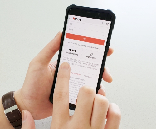 현대H몰 카카오페이 간편 인증 서비스. 현대백화점그룹 제공