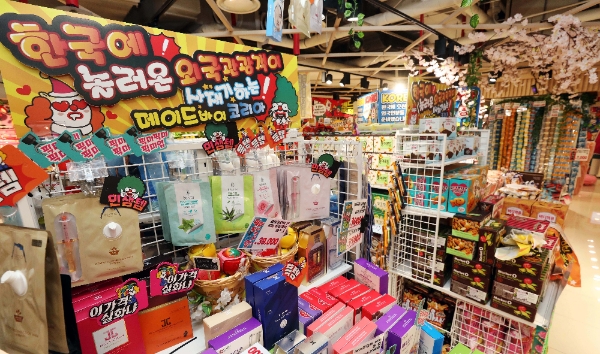 삐에로 쑈핑 1호점 내부 전경. 이마트 제공