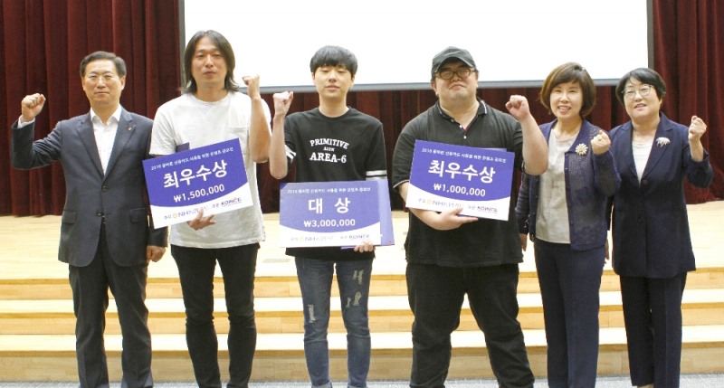 △NH농협카드 ‘금융소비자 교육 콘텐츠 공모전’ 시상식에서 수상자들이 기념촬영을 하고 있다./사진=NH농협카드