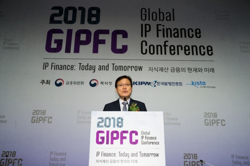 최종구 금융위원장이 29일 서울 중구 소공로 더플라자호텔에서 열린 글로벌 IP금융 콘퍼런스에 참석해 환영사를 하고 있다. / 사진제공= 금융위원회