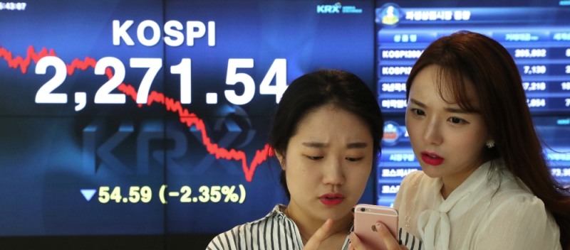 2일 코스피는 전 거래일 대비 2.35%(54.59포인트) 하락한 2271.54포인트에 장을 마감했다./사진=한국거래소