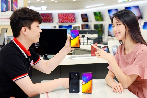 LG전자 ‘V35씽큐’ 오늘 출격…10만원 오른 값 할까