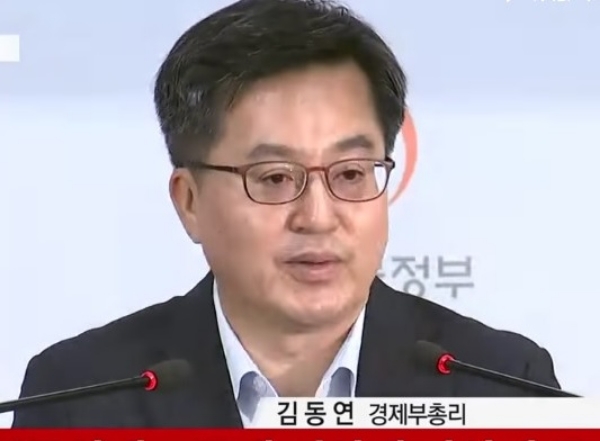 6일 서울 정부청사에서 종합부동산세 인상안을 발표하고 있는 김동연 기획재정부 장관 및 경제부총리. / 사진=YTN캡쳐.