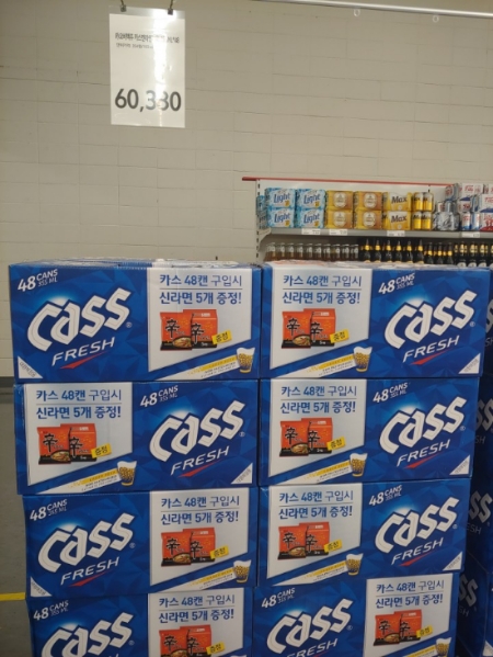 홈플러스와 오비맥주가 협업한 단독 상품 카스캔라면기획(355ml*48개). 신미진기자