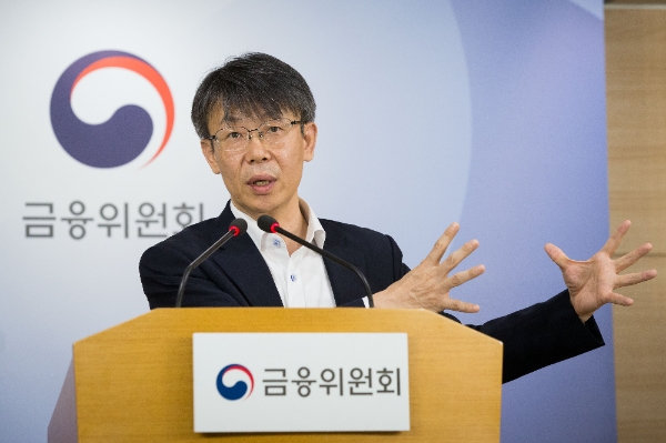 최훈 금융위원회 금융서비스국장이 13일 서울 종로구 정부서울청사 합동브리핑실에서 금융분야 클라우드 이용 확대방안을 발표하고 있다. / 사진= 금융위원회