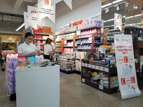 몽골 국영백화점에 입점한 롯데마트 자체브랜드(PB) 온리프라이스. 롯데마트 제공