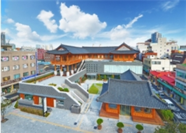 서울약령시 서울한방진흥센터. /사진=국토교통부.