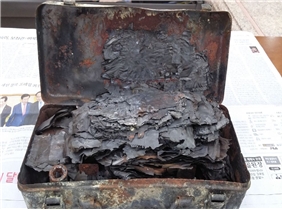 화재로 인해 지폐가 불에 타 손상됐다. / 사진 = 한국은행