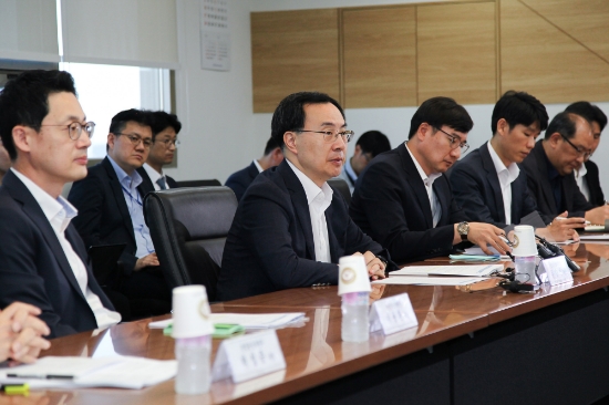 19일 유럽연합(EU)이 세이프가드(긴급 수입제한조치)를 잠정 발동하면서 한국 철강업체와 정부가 대책 마련에 나섰다. 사진=한국철강협회.