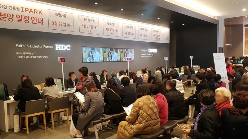 올해 평균 79.9 대 1 경쟁률을 기록한 '당산 센트럴 아이파크' 분양 현장/ 사진제공=HDC현대산업개발