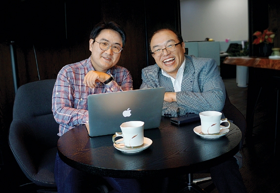 ▲ 인바이유 김영웅 대표(왼쪽), 한국복지방송 안규환 이사(오른쪽). 사진 = 인바이유