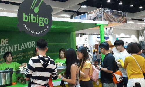 CJ제일제당이 지난 10일부터 3일간 개최된  KCON 2018 LA에 참가해 ‘비비고 테이스티로드(bibigo Tasty Road)’ 홍보 부스를 운영하고 있다. CJ제일제당 제공