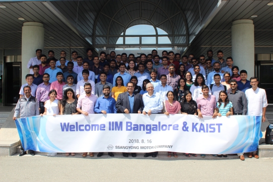 16일 인도 방갈로르 경영대학원(IIMB; Indian Institute of Management Bangalore) 재학생 70여명은 쌍용자동차 평택공장을 방문해 생산현장을 둘러보고 경영진과의 간담회를 가졌다. 사진=쌍용자동차.
