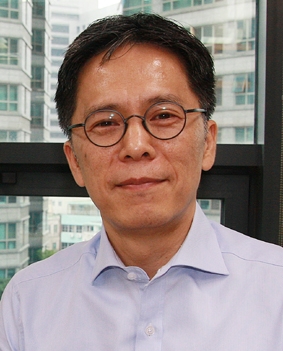 황원철 우리은행 디지털금융그룹장은 한국금융신문과의 인터뷰에서 "기존 영업점 중심의 디지털 마케팅에서 탈피해 새로운 방식의 디지털 영업을 추구할 계획"이라고 말했다.