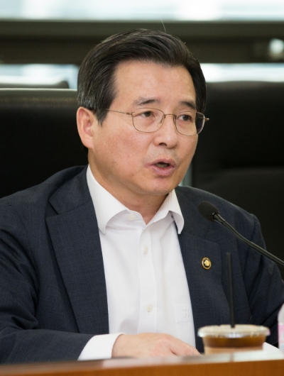 김용범 금융위원회 부위원장이 20일 서울 여의도 한국거래소에서 거래소, 금융투자협회, 상장예정법인, 금융투자업계 전문가 등이 참석한 가운데 간담회를 주재하고 있다. 사진=금융위원회