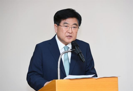 16일 권오갑 현대중공업지주 부회장이 서울 종로구 계동 현대빌딩에서 열린 기자간담회에서 인사말을 하고 있다. 사진=현대중공업.