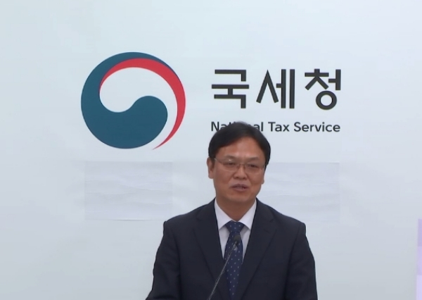 이동신 국세청 자산과제국장이 지난 8월 부동산 자금 편법 증여 혐의 360명에 대해 세무조사를 시작한다고 발표했다.