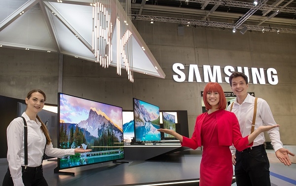 IFA 2018, 삼성전자 부스에 전시된 QLED 8K.