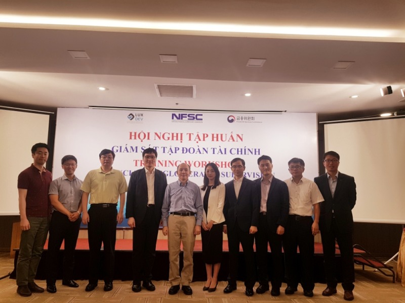 금융위원회와 금융감독원은 8월27일부터 29일까지 베트남 다낭에서 열린 '한·베트남 금융그룹감독 워크숍'에 참석했다고 31일 밝혔다. 한국측 참석자들이 하 후이 뚜언(Ha Huy Tuan) 베트남 국가금융위원회(NFSC) 부위원장과 기념사진을 촬영하고 있다. / 사진= 금융위원회